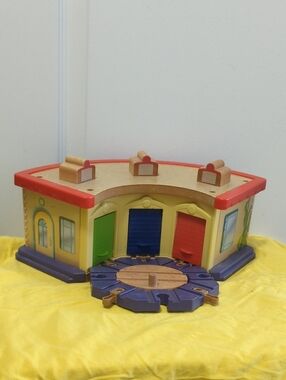 Cuggington Roundhouse Wooden Train Sets
